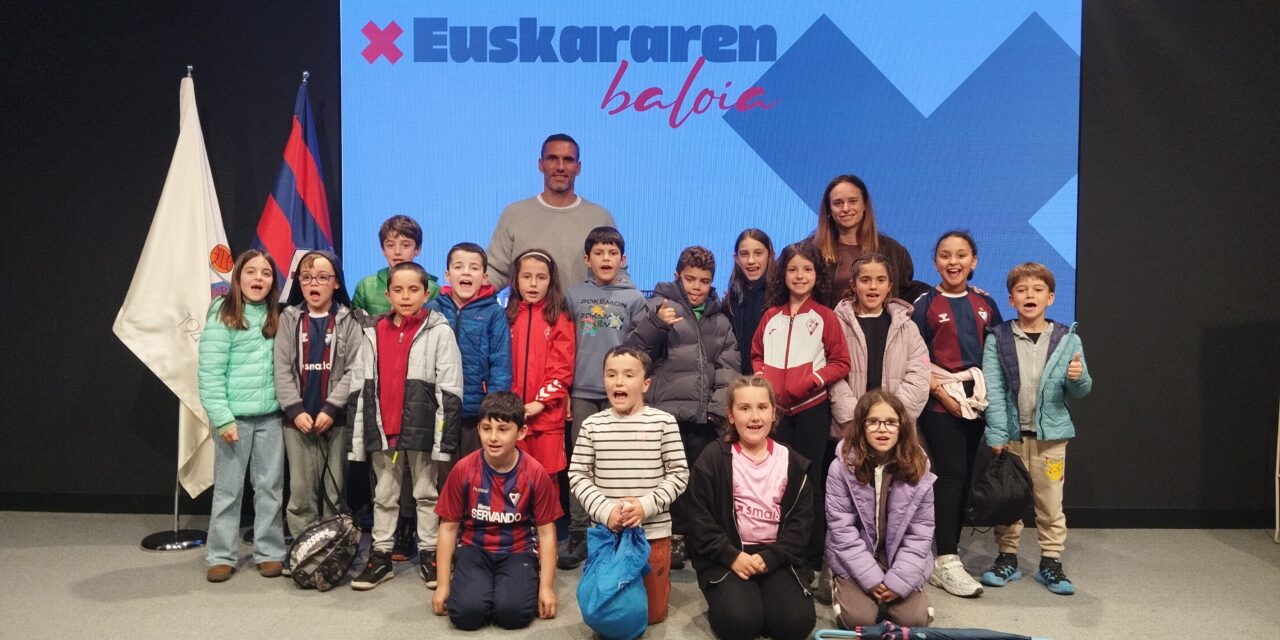 LH 3 en el campo de fútbol de Ipurua